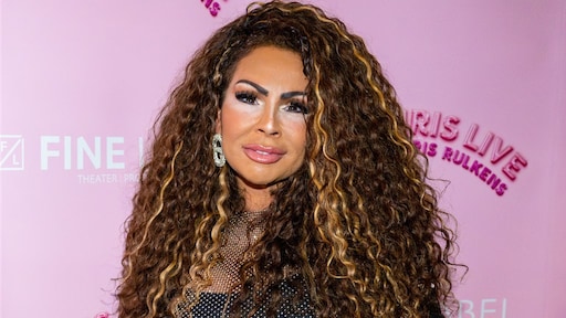 Michella Kox steekt tong uit naar Dorian Bindels tijdens live-uitzending The Passion: 'Randje opzoeken'