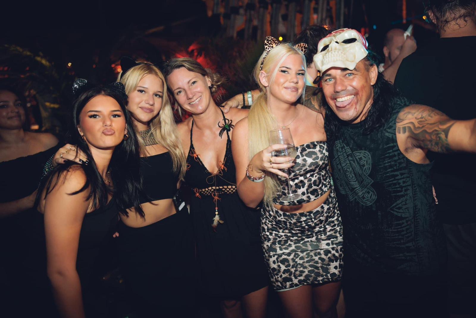 Didi met zijn gezin bij een halloweenfeest kort geleden.