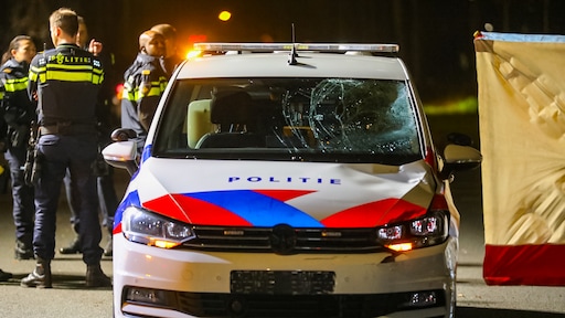 Fietser zwaargewond door botsing met politieauto in Apeldoorn