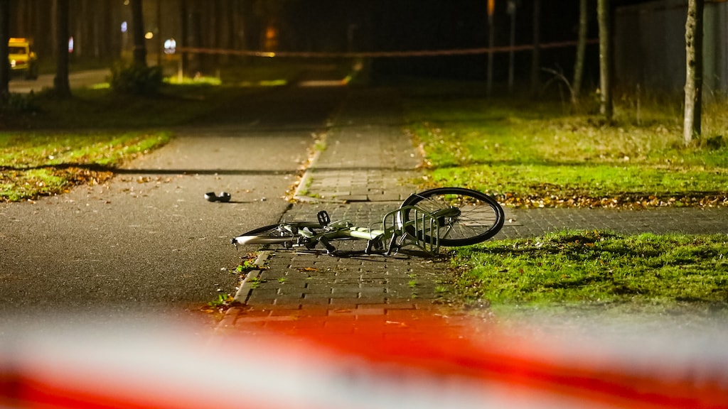 De fiets belandde verderop.