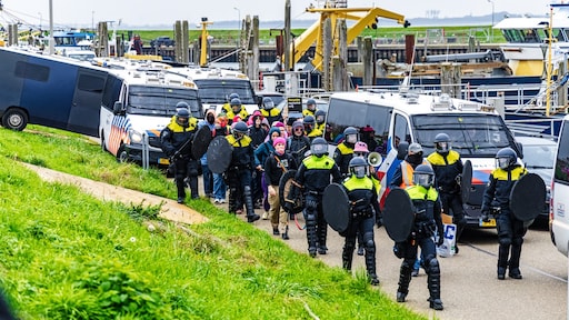 Actievoerders KOZP bekogeld met eieren in Yerseke, vier aanhoudingen