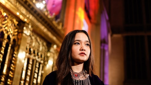 Afghaanse Nila (17) wint Kindervredesprijs met viral protestlied