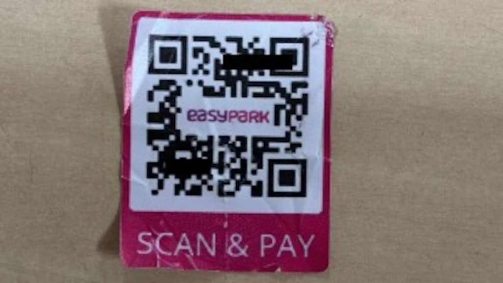 Op de stickers wordt het logo van EasyPark misbruikt.