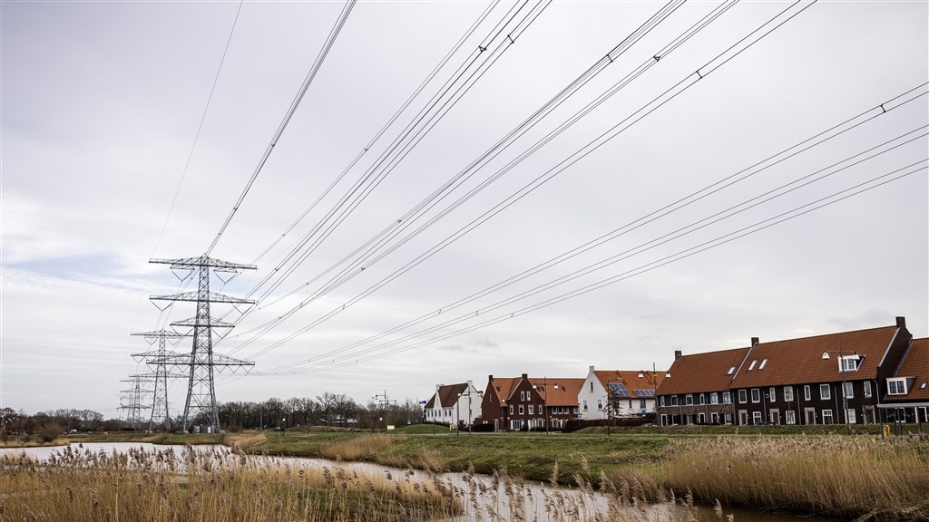 Ook huishoudens dupe van vol stroomnet: duizenden in wachtrij voor aansluiting