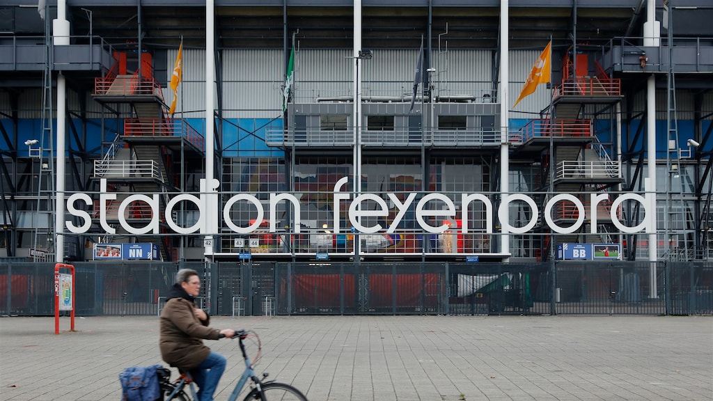 BOOS: Feyenoord wilde aangifte zware mishandeling scheids door fans tegenhouden