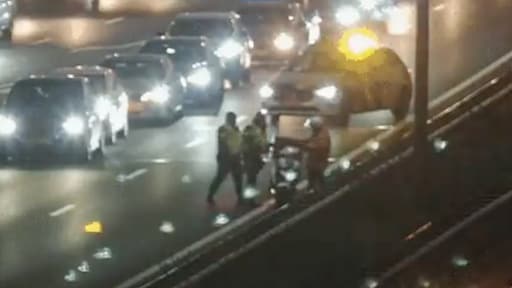 Pizzabezorger met scooter van snelweg gehaald door politie