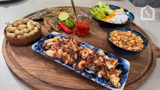 Chinese borrelplank: garnalentoast, gefrituurde peperinktvis en szechuanpinda’s