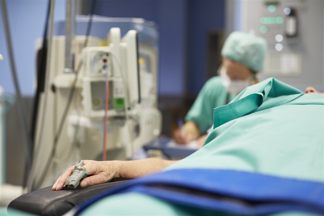 Anesthesioloog voorwaardelijk geschorst voor betasten patiëntes onder narcose