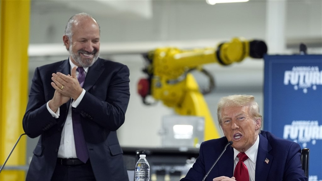 Howard Lutnick en Donald Trump op een campagnebijeenkomst in oktober.