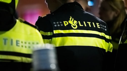 Raadsleden bekogeld met vuurwerk voor debat over asielzoekers