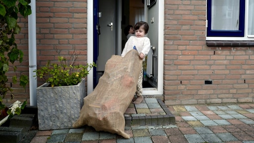 Opa en oma geven veel te veel sinterklaascadeaus: 'Vaak nog prullen ook'