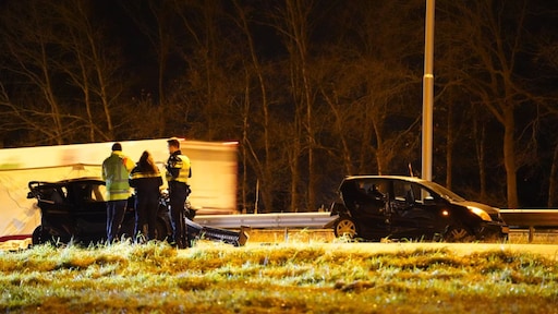 Dode in file die ontstond bij reddingsactie op A50 bij Vaassen