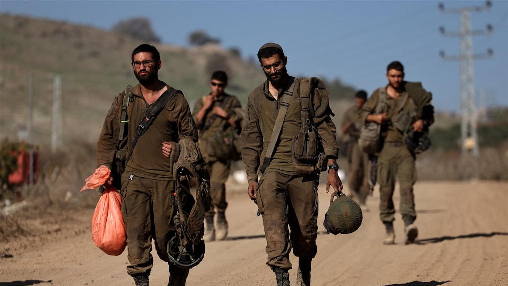 Israëlische militairen keren terug uit Zuid-Libanon na het staakt-het-vuren.