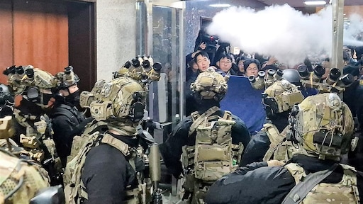 President Zuid-Korea trekt militaire noodtoestand weer in