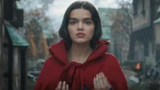 Spiegeltje, spiegeltje: Disney deelt betoverende trailer van Snow White