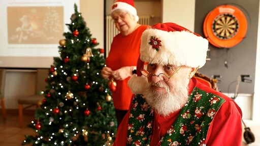 30 jaar lang speelde Duitse Willi (73) de kerstman, door kanker moet hij nu stoppen