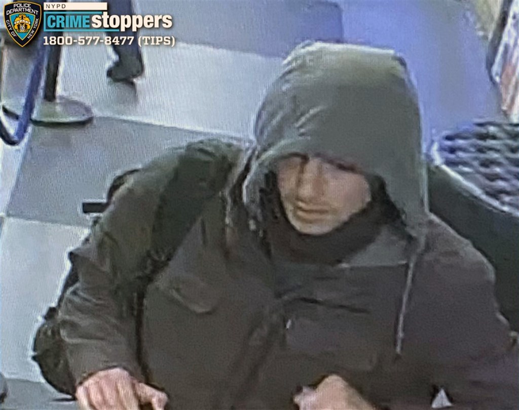 ニューヨークの保険社長殺害事件の犯人のカメラ画像を警察が配布