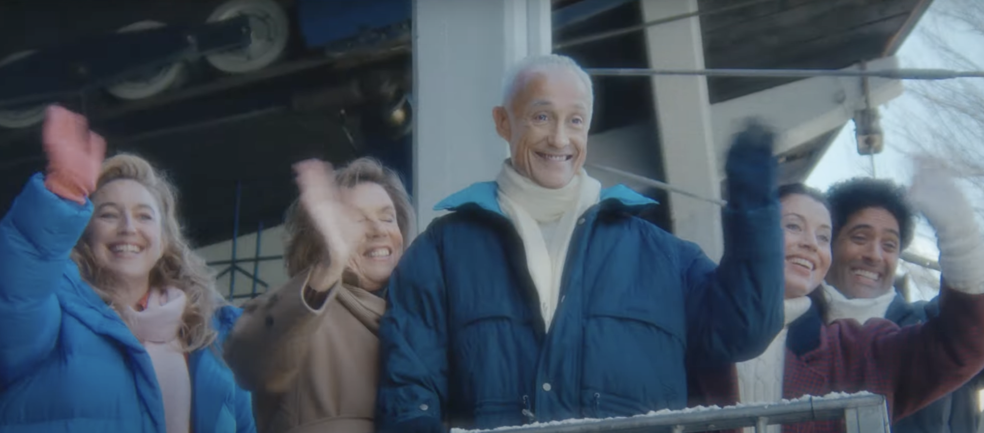 Wham!-zanger Andrew Ridgeley in Last Christmas-persiflage Albert Heijn 