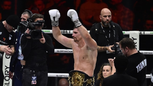 Rico Verhoeven blijft ongeslagen wereldkampioen na zware partij tegen Levi Rigters