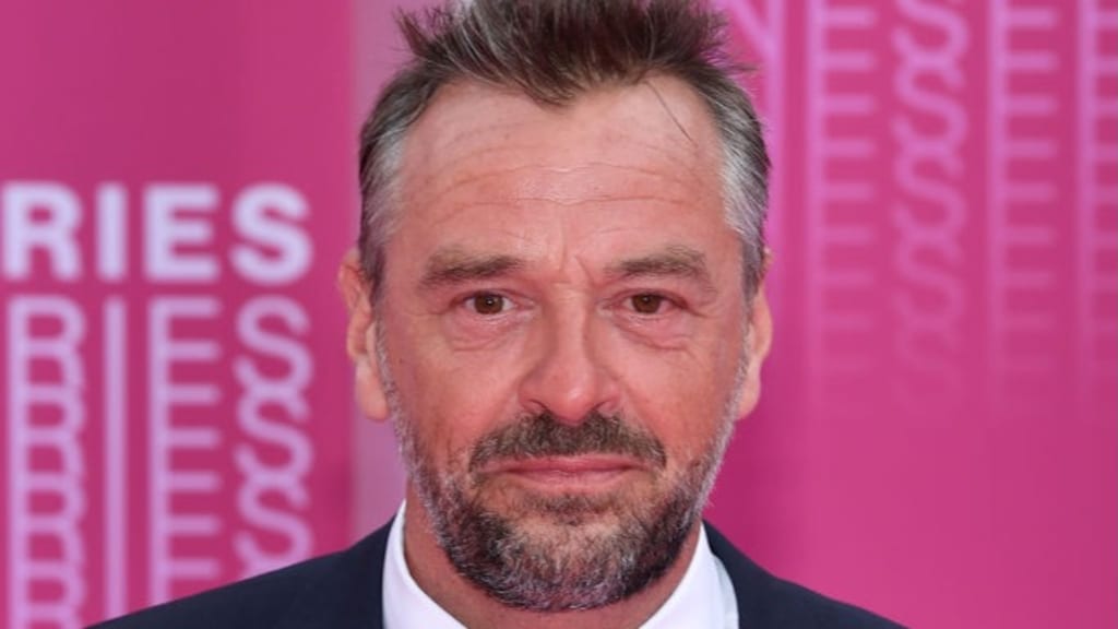 Gecrashte Porsche van Tom Waes geveild voor 37.000 euro