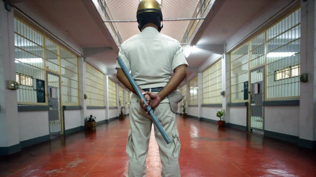 Gevangenisbewaarder in de Klong Prem-gevangenis.