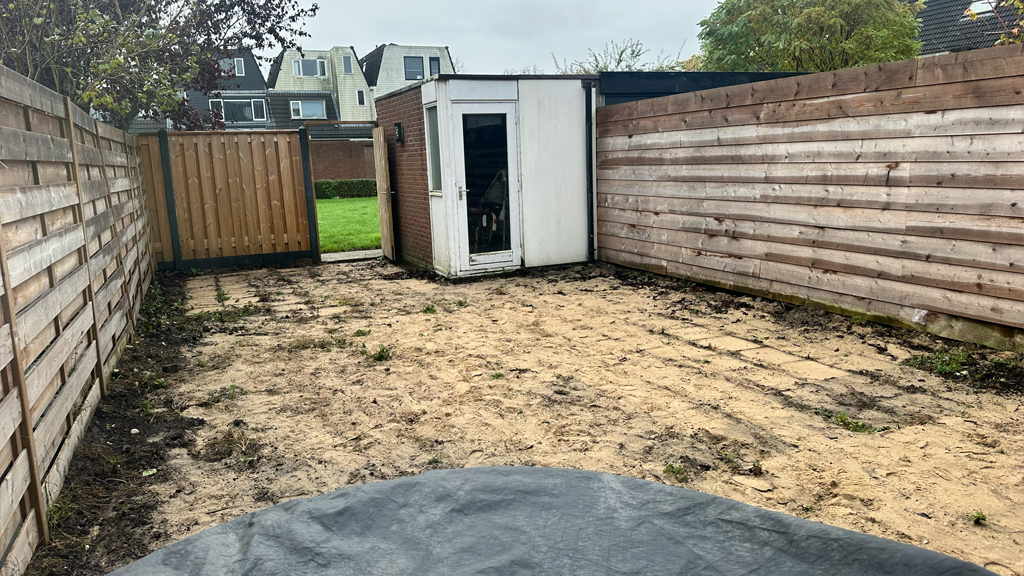 De tuin vóór de verbouwing.