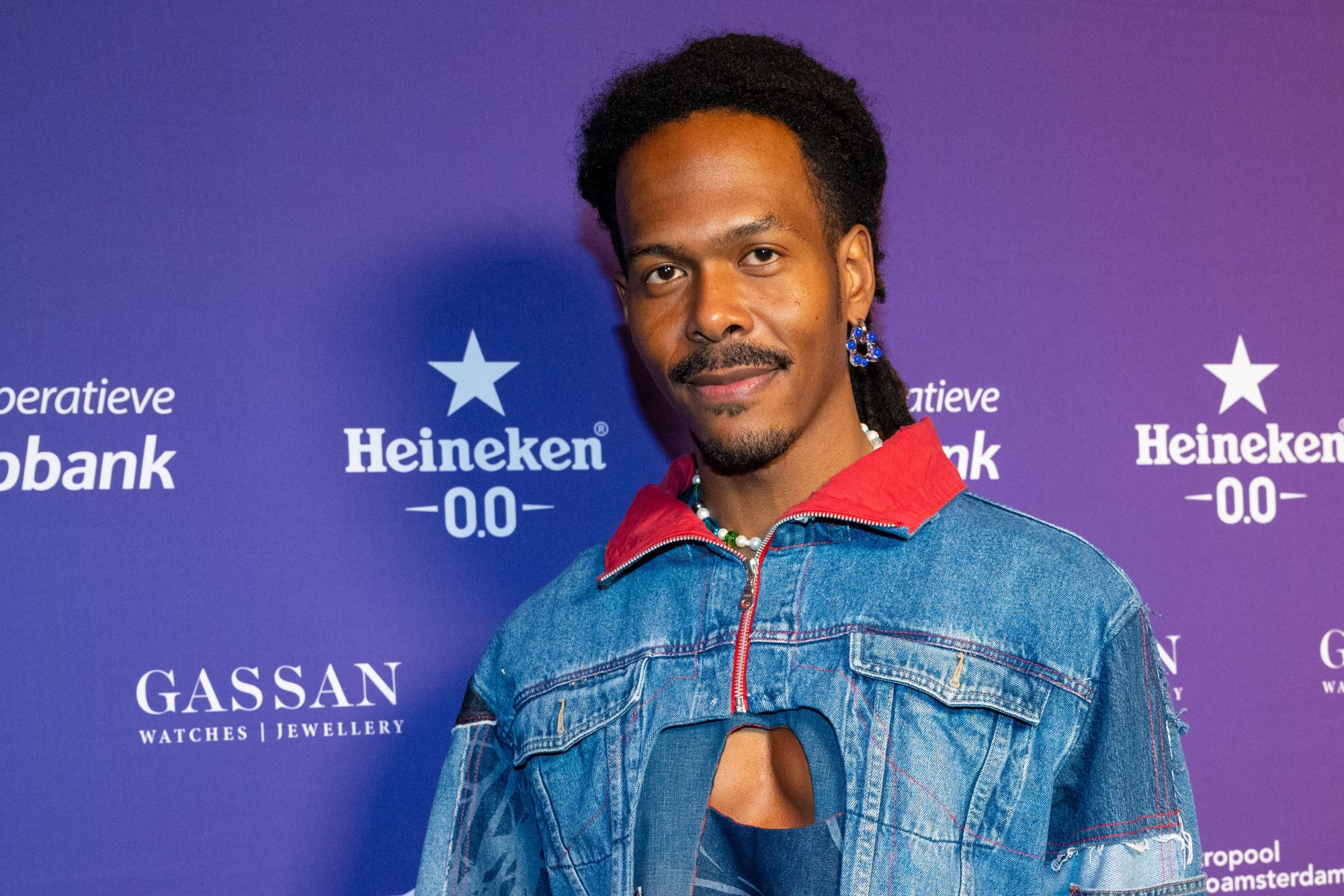 Jeangu Macrooy keert 'naakt en kwetsbaar' terug met eigen muziek