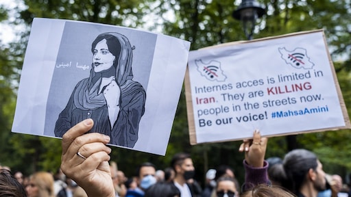 Iran voert strengere hoofddoekwet in: 'Zorgt voor angst onder vrouwen'