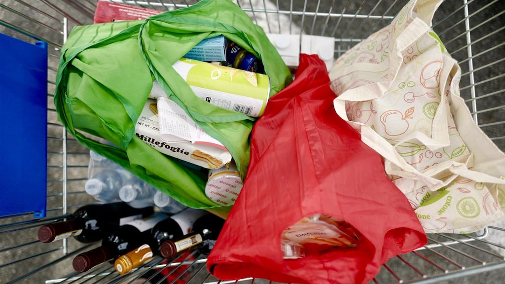 Vaarwel plastic: 77 procent van Nederlanders gebruikt herbruikbare tas tijdens winkelen