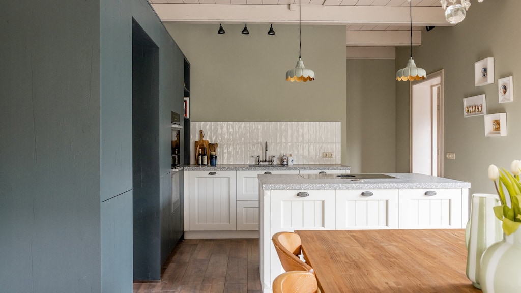 De woonkeuken met kookeiland