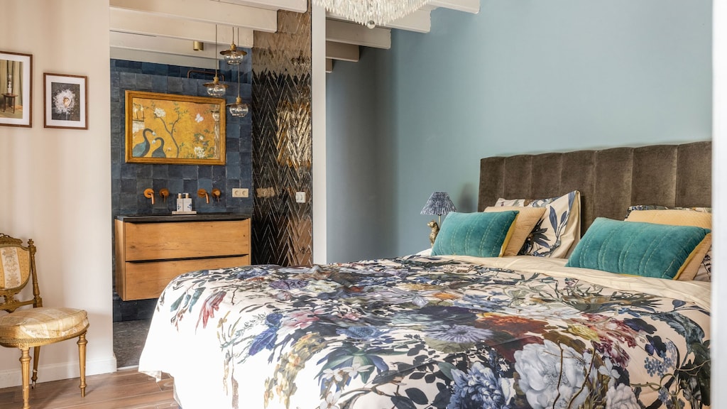 De slaapkamer met badkamer ensuite