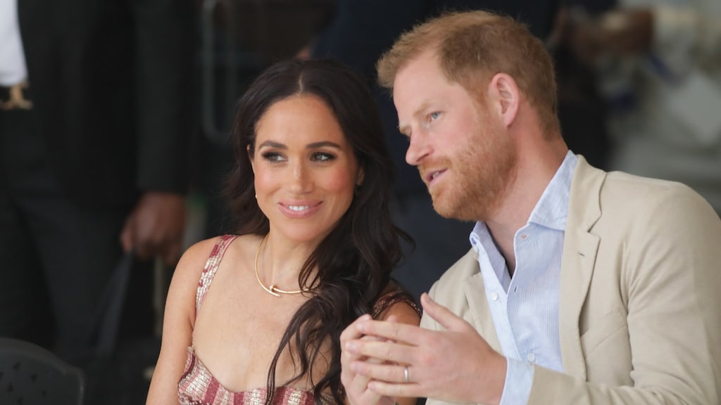 Prins Harry en Meghan zoenend op de foto voor Valentijnsdag