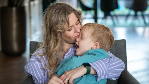 Jelte (4) viert maanden in plaats van jaren: 'Liefde is het enige medicijn'
