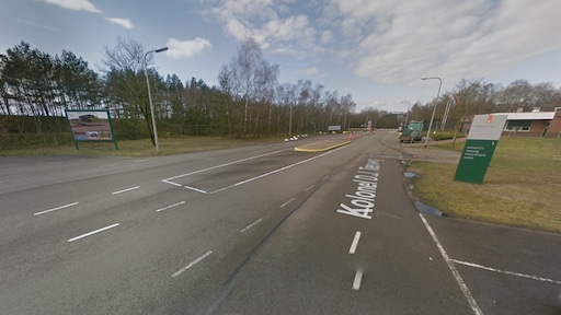 Zeer grote brand in loods op terrein van defensie in Wezep, mogelijk asbest vrijgekomen