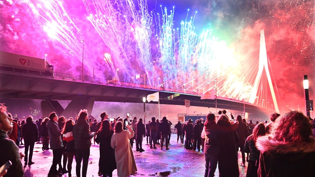 Gemeenten met vuurwerkverbod zien maar klein effect, willen landelijke maatregelen