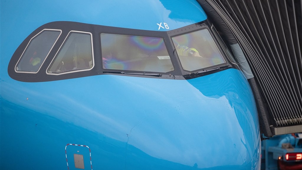 Kamer roept minister Madlener terug, maximaal 467.000 vluchten voor Schiphol