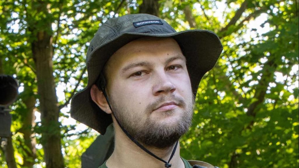 Serhi Hnezdilov besloot te deserteren, om een punt te maken dat soldaten aflossing nodig hebben.