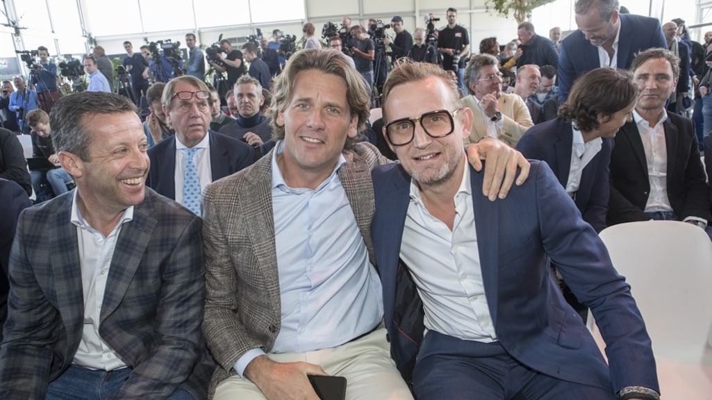 Prins Bernhard (rechts) met naast hem Menno de Jong.