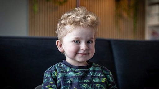 Thijs (3) kan door zeldzame ziekte niet eten en drinken: 'Onderzoek nodig'
