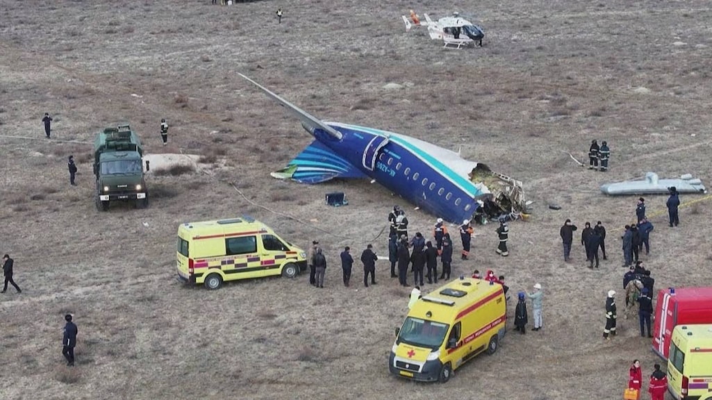 Passagiersvliegtuig met tientallen inzittenden neergestort in Kazachstan, vrees voor veel doden