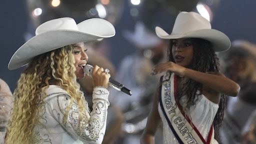 Beyoncé danst samen met dochter Blue Ivy bij 'Beyoncé Bowl' in Houston