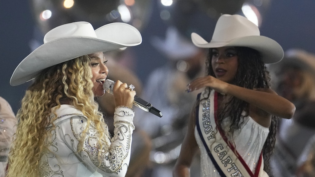 Beyoncé danst samen met dochter Blue Ivy bij 'Beyoncé Bowl' in Houston