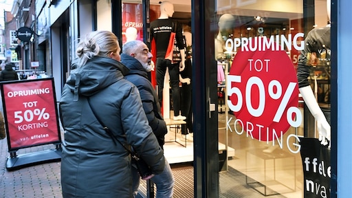 Korting en uitverkoop: 'consumenten én winkels zijn er aan verslaafd'