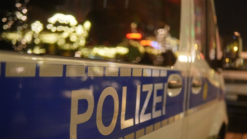 Duitse voetbalfans ontmoeten elkaar op station: enorme vechtpartij