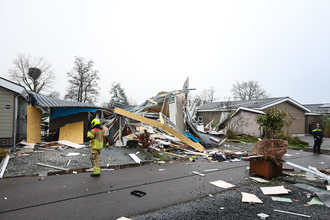 Vakantiehuisje in Nieuwerkerk volledig verwoest na gasexplosie