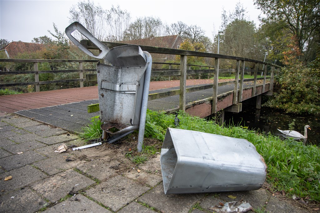 Afvalcontainers in grote steden leeggehaald of afgesloten
