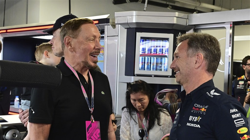 Larry Ellison met Red Bull-teambaas Christian Horner bij de Grand Prix in Miami in 2023.