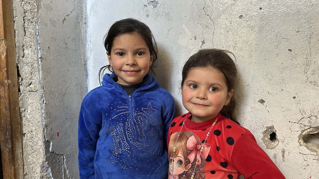 Tijdens deze reis ontmoette Omar nieuwe familieleden, dit zijn zijn nichtjes.