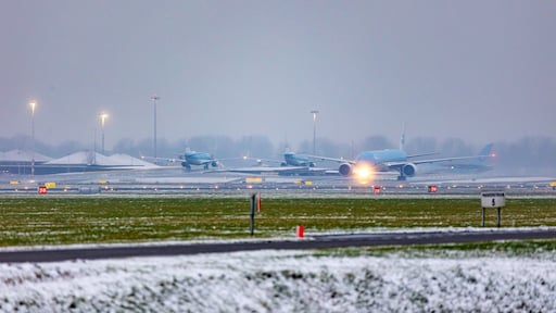 Code geel voorbij, tientallen vluchten geschrapt door winters weer