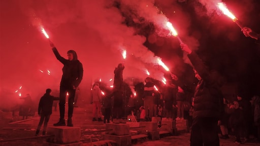 Duizenden mensen in Montenegro de straat op uit protest tegen massaschietpartij